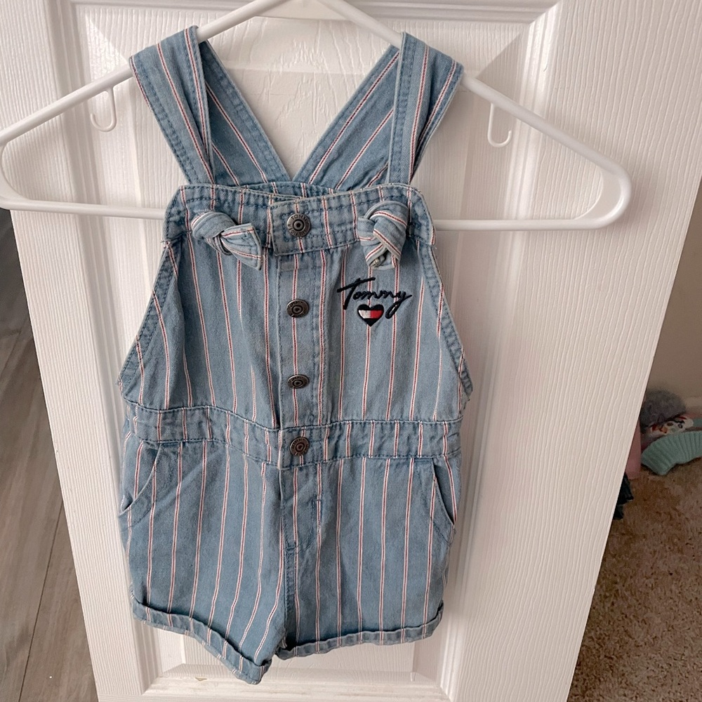Toddler girls Tommy Hilfiger romper. 💙❤️